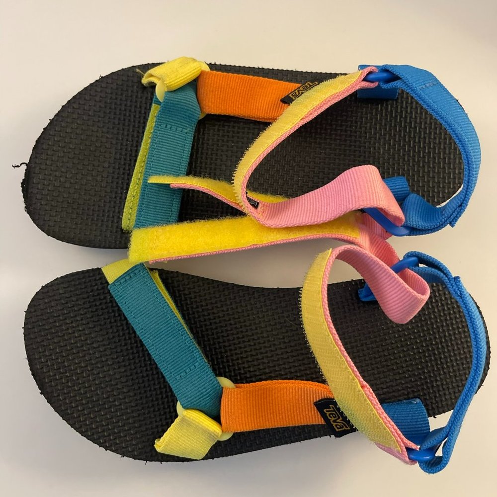 Teva girls size 2 sandals- worn once